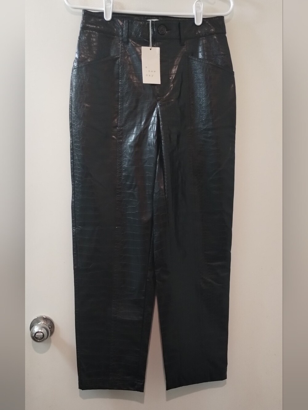 Women's Black Faux-Leather Croc-Embossed Pants size 4 nwt c